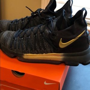 Nike KD basketball shoes